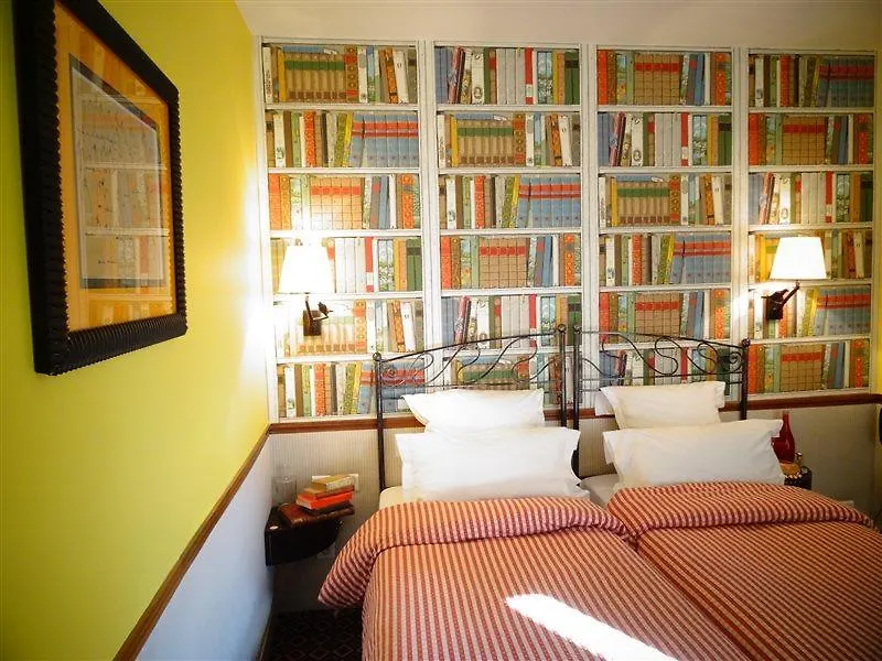 Le Relais Saint Sulpice Hotel 4*
