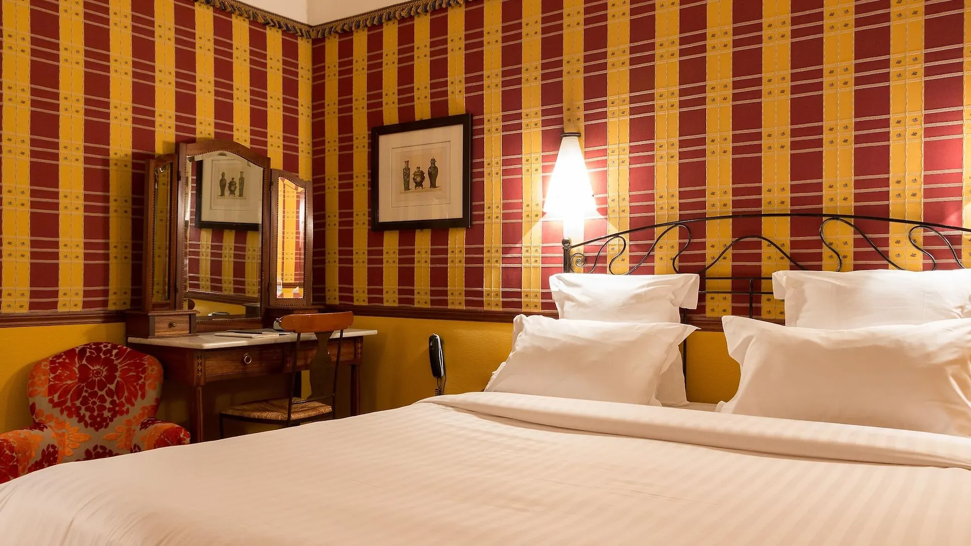 Le Relais Saint Sulpice Hotel 4*