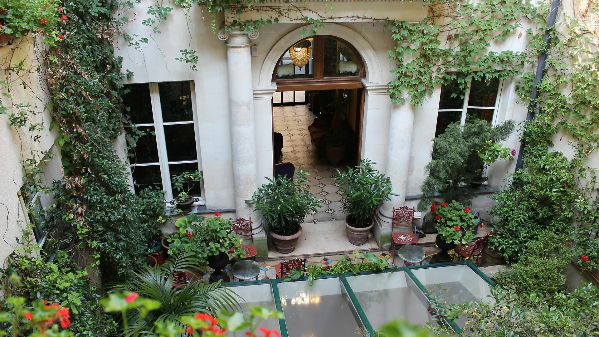 Le Relais Saint Sulpice Hotel 4*