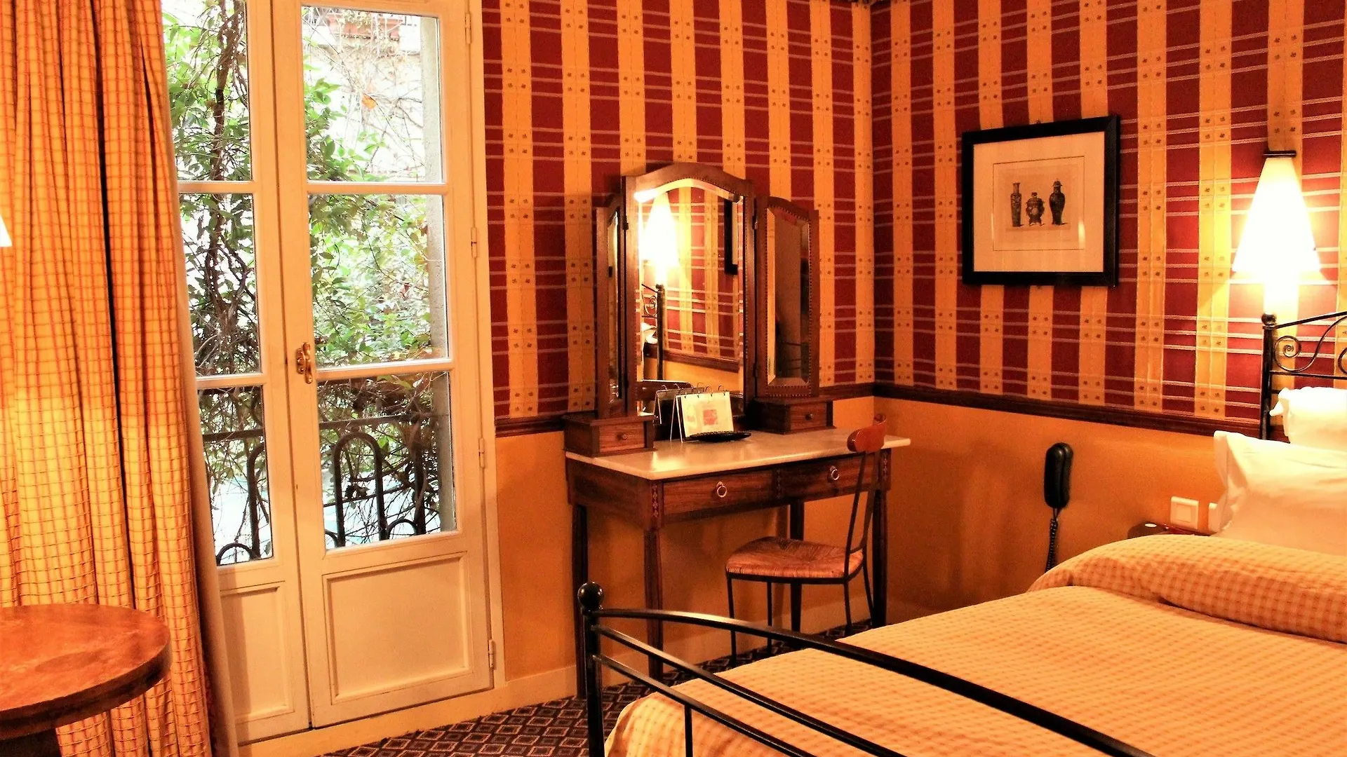 Le Relais Saint Sulpice Hotel 4*